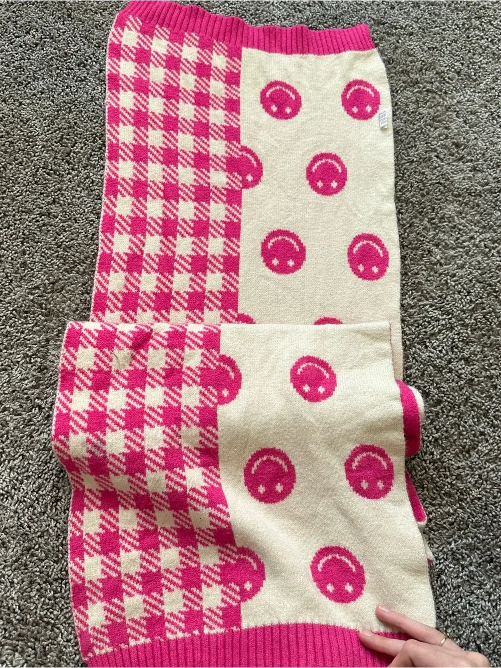 Dolls Kill Hot Pink & Cream Smiley Houndstooth Knit Scarf